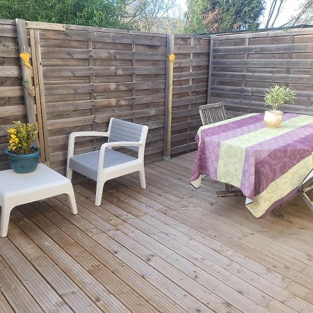 Logement indépendant en campagne Simiane-Collongue Extérieur photo