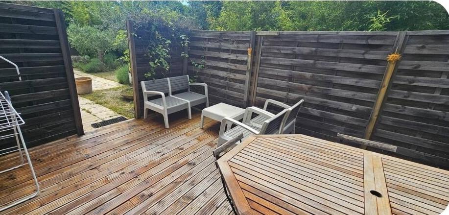 Logement indépendant en campagne Simiane-Collongue Extérieur photo